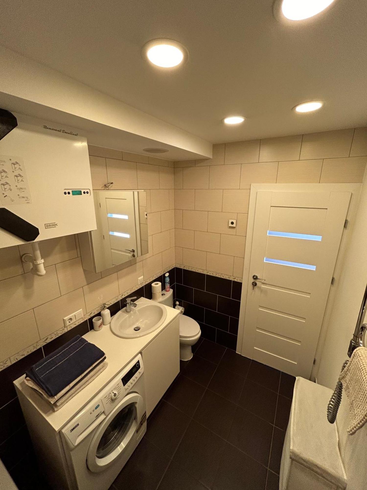 Your Home - Spacious Apartment In City Center, With Balcony & Self Check-In VNO Esterno foto