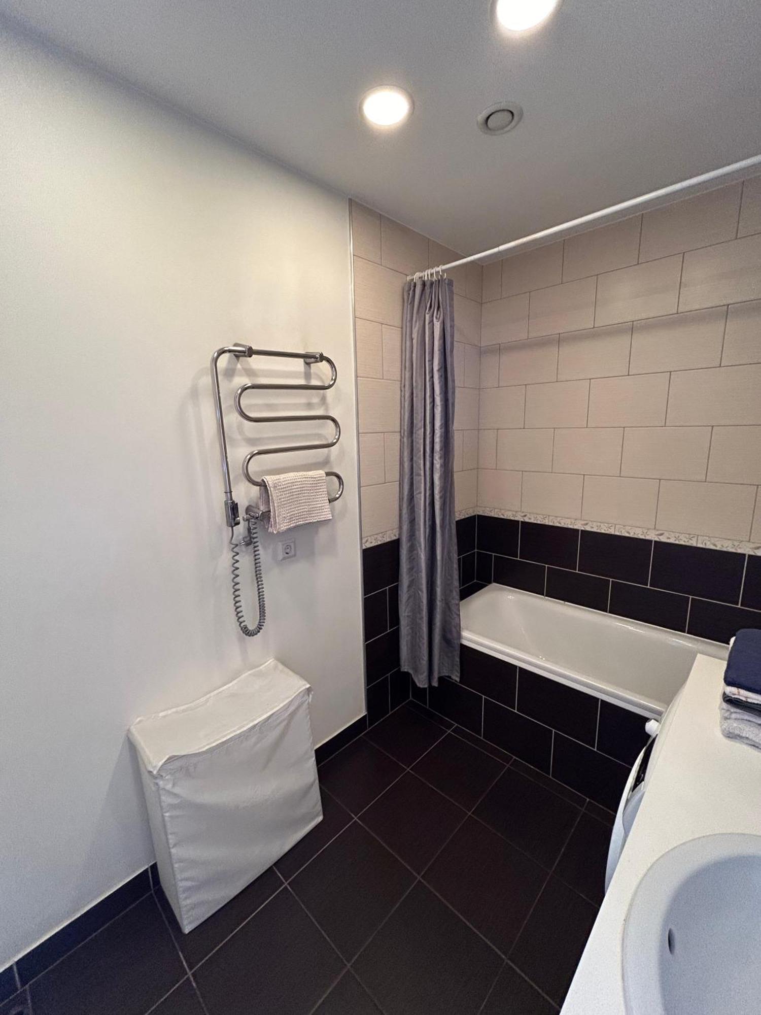 Your Home - Spacious Apartment In City Center, With Balcony & Self Check-In VNO Esterno foto