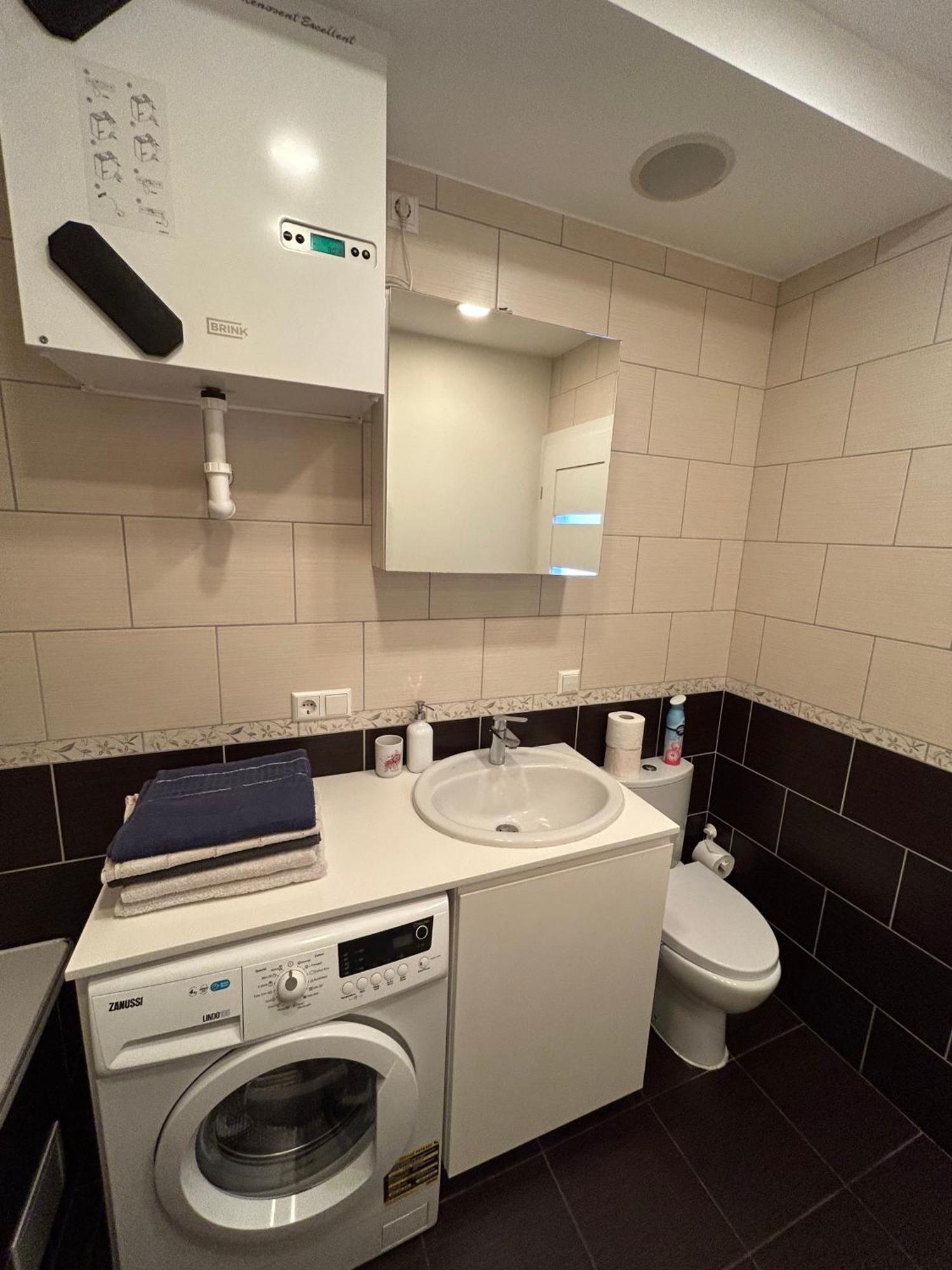Your Home - Spacious Apartment In City Center, With Balcony & Self Check-In VNO Esterno foto