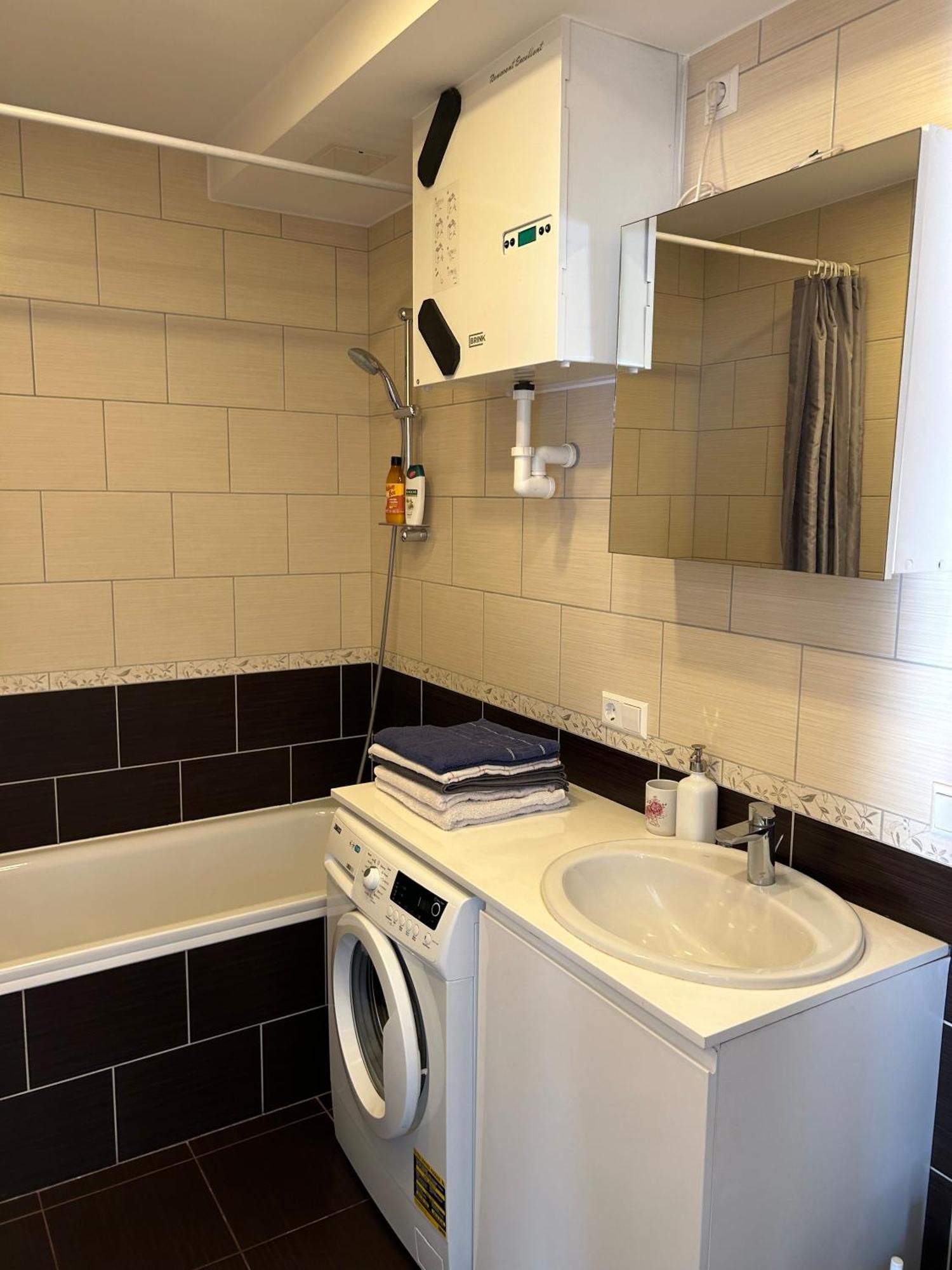 Your Home - Spacious Apartment In City Center, With Balcony & Self Check-In VNO Esterno foto