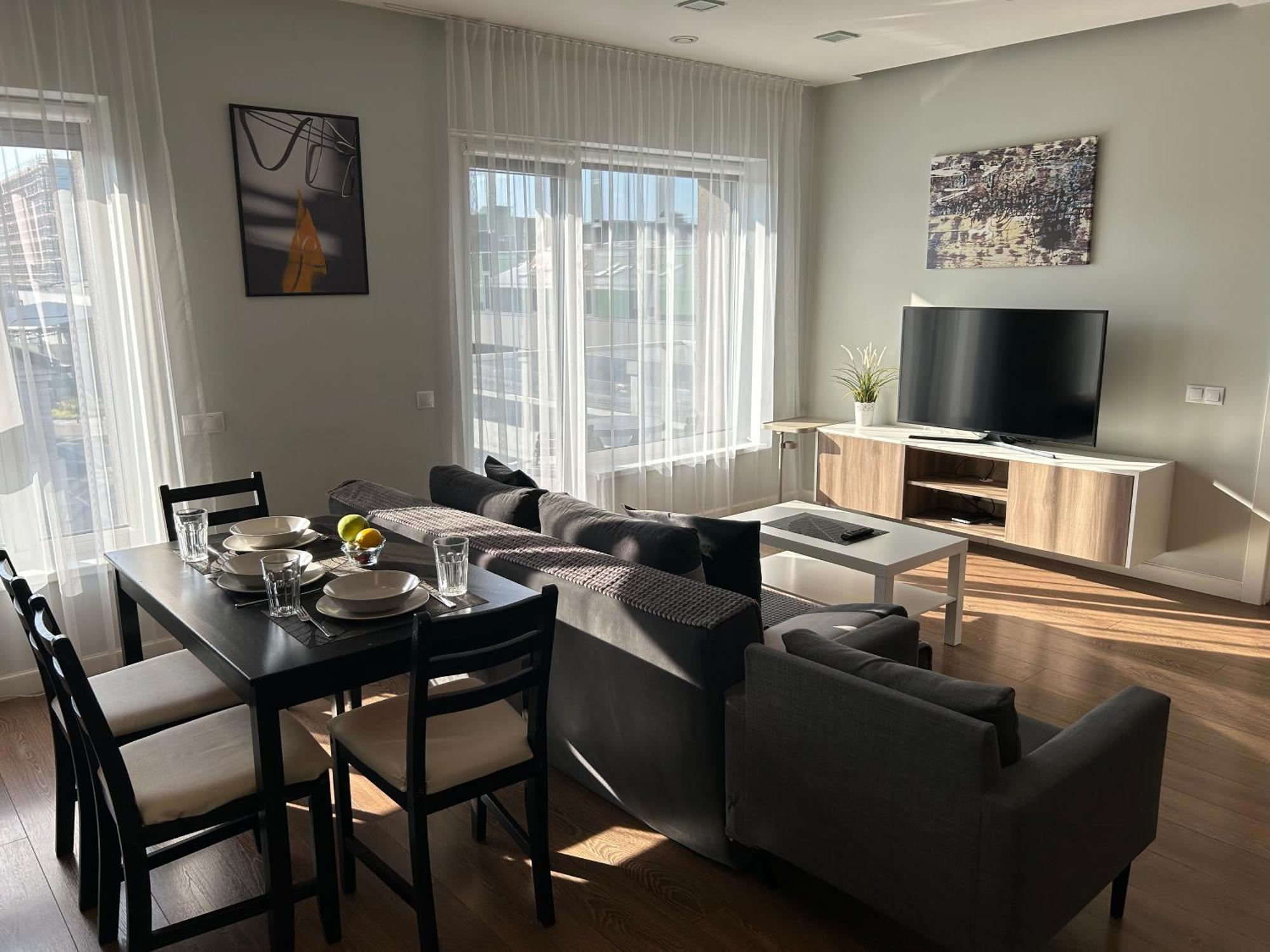 Your Home - Spacious Apartment In City Center, With Balcony & Self Check-In VNO Esterno foto