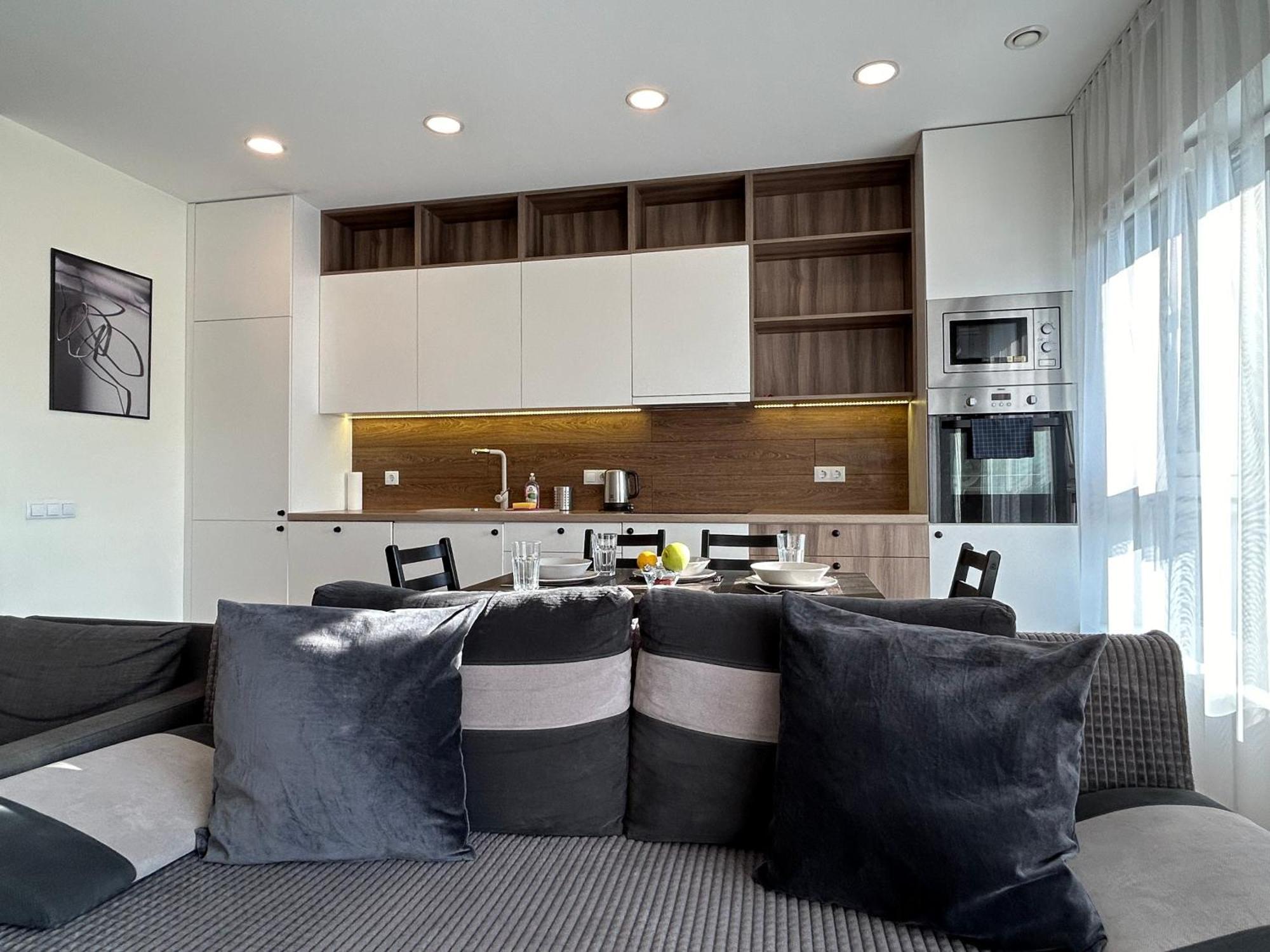 Your Home - Spacious Apartment In City Center, With Balcony & Self Check-In VNO Esterno foto